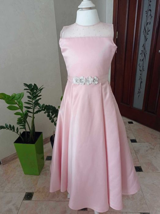 Вишукана атласна сукня/плаття для дівчинки 5-6 р, для святкових оказій