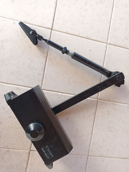 Fecho de portas braço preto