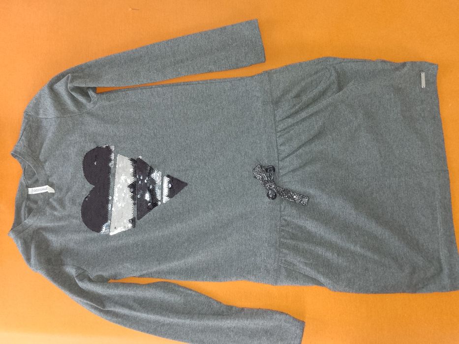 Sukienka z serduszkiem firmy cocodrillo  rozmiar 128