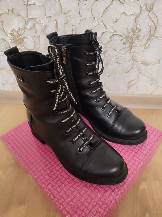 Ботинки жіночі шкіряні