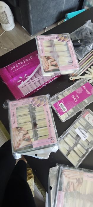 Vários materiais de unhas depilação