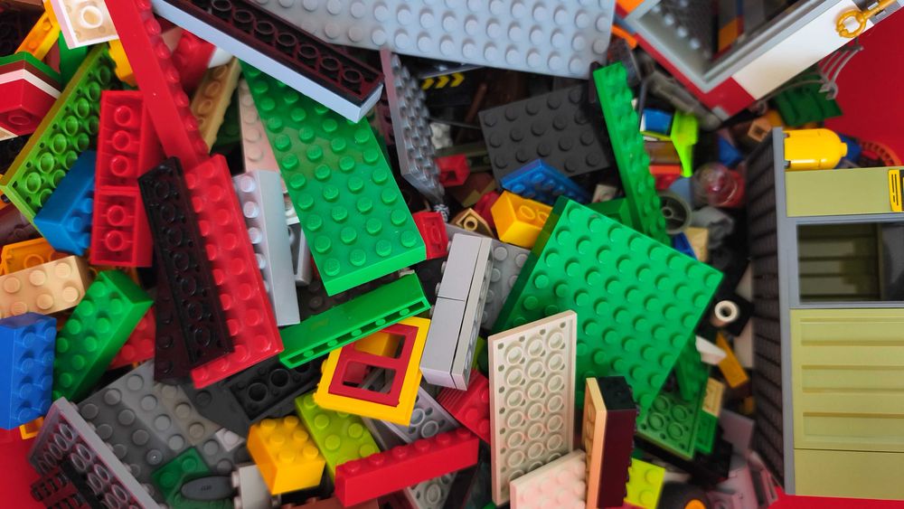 klocki LEGO z figurkami mix luzem 4 kg