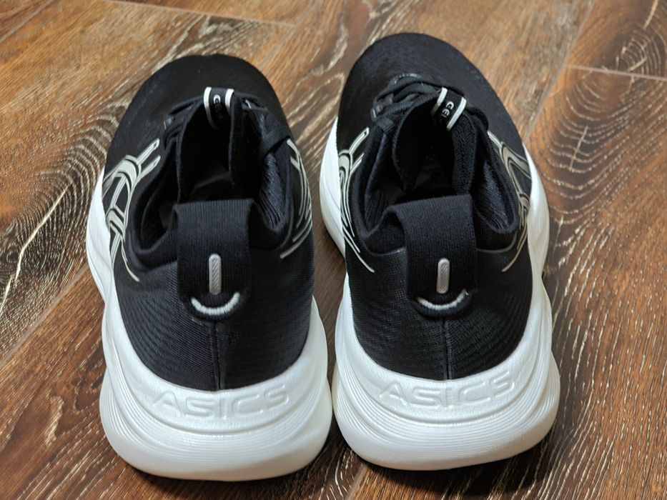 Оригінал 100% чоловічі кросівки asics nimbus 27   eur 44.5
