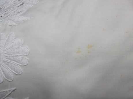 Toalha de mesa com bordado