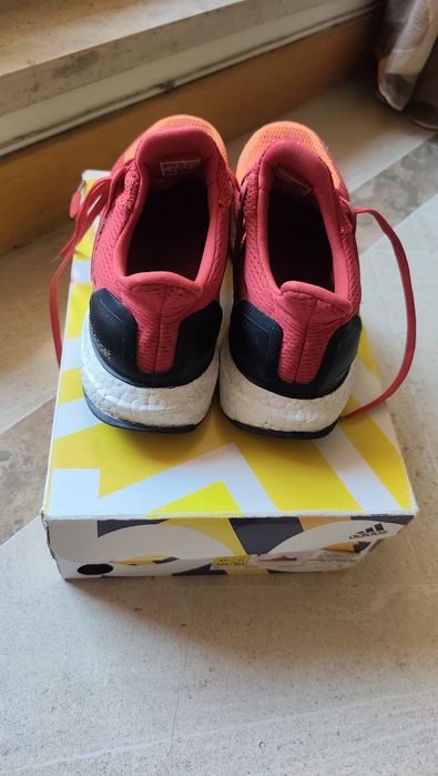 Tênis Adidas ultraboost