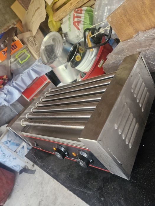 Роліковий електрогриль для ковбасок.