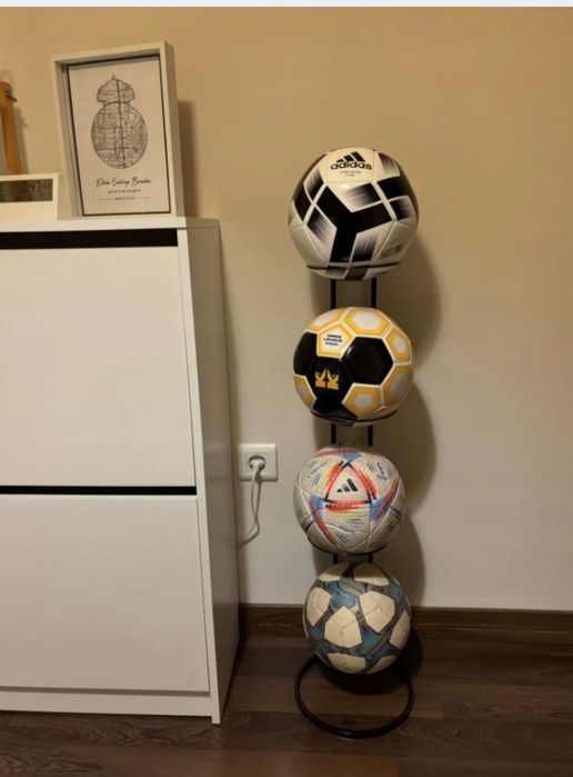 Nowy czarny metalowy stojak statyw na piłki