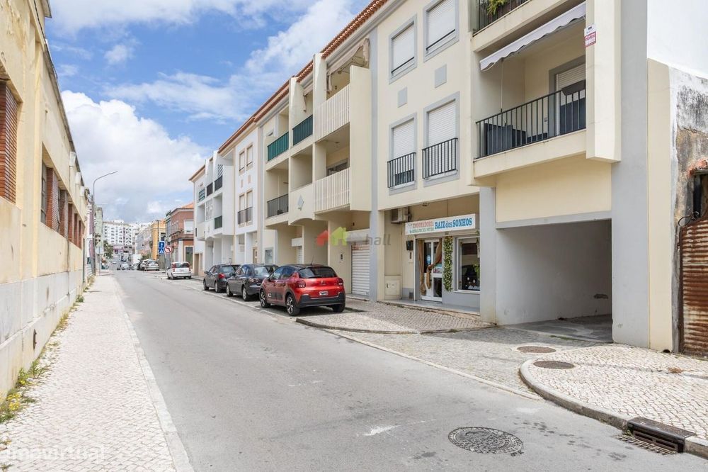 Garagem com 17,11m2 – São Sebastião - Setúbal