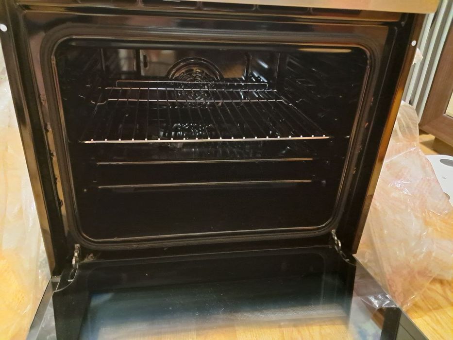Електро духовка нова в упаковкці.