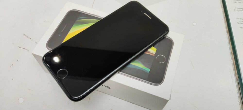 Jak NOWY Telefon Apple Iphone SE 2020 64gb Black LECLERC Wyspa GSM