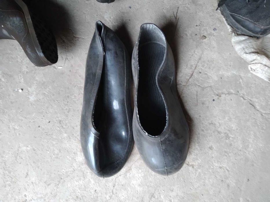 Спецодежда,  халаты, жилеты, очки, калоши, нарукавники, иглы и т.д