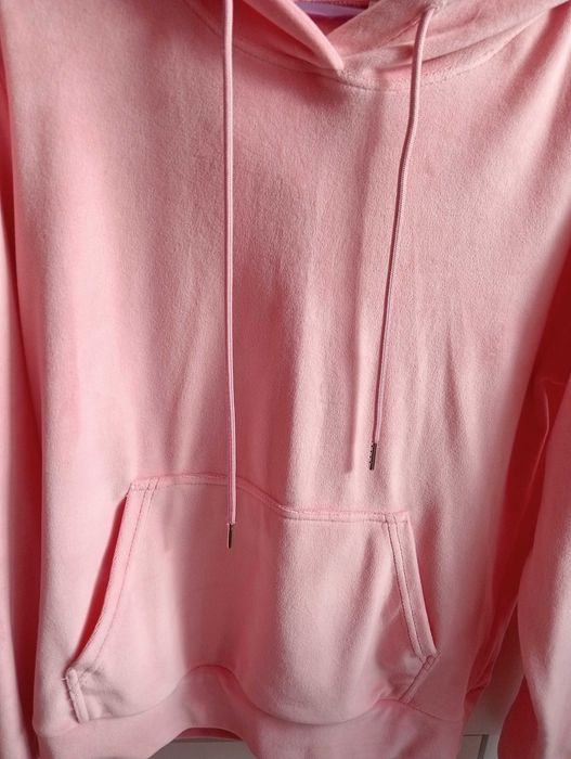 Jasnoróżowy komplet welurowy w rozmiarze "s".