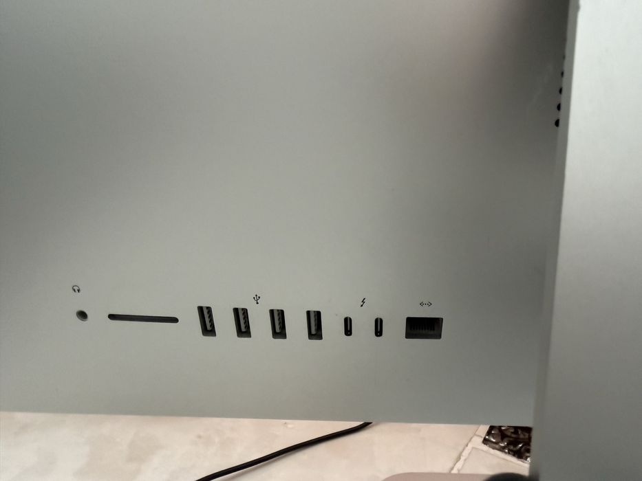 iMac 2017 21.5” i5 8gb 256ssd