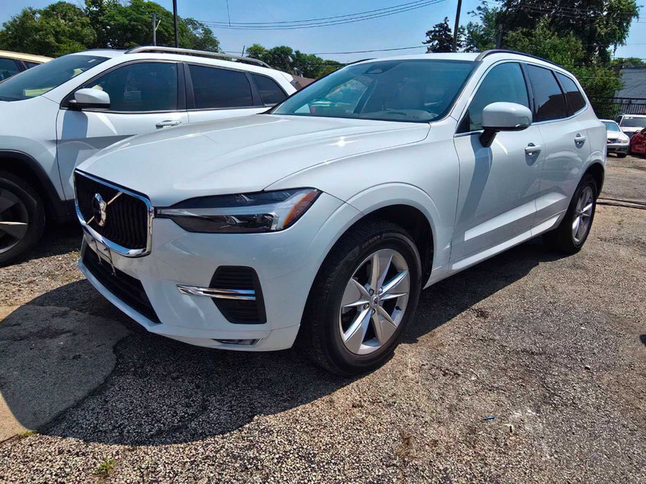 Volvo XC60 B5 Momentum      2022