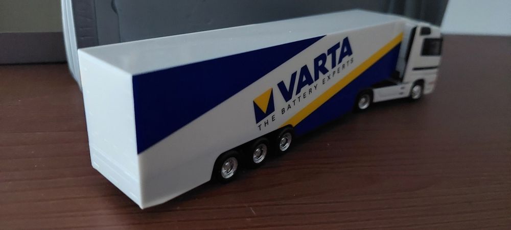 Model 1:87 Mercedes 1857 TIR z naczepa Herpa