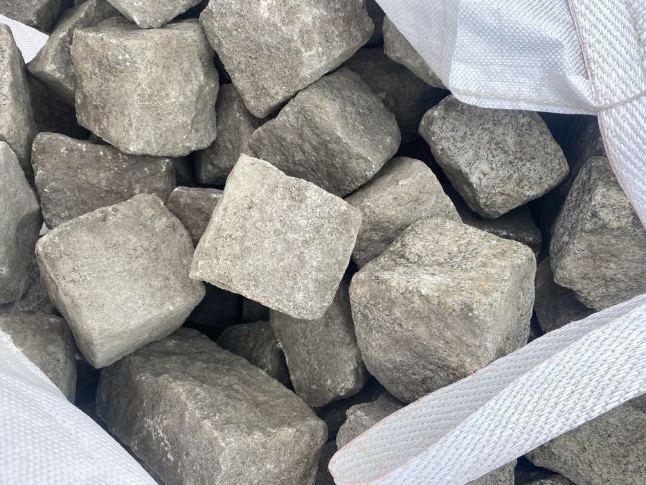Cubos de Granito e Guias de Pedra usadas para venda