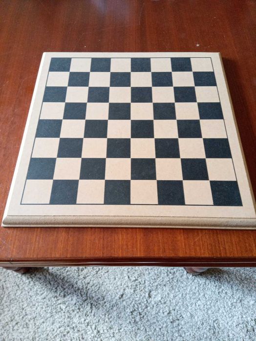 Jogo, tabuleiro  para jogar damas ou pocker