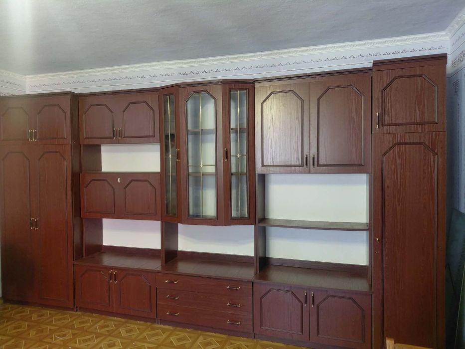 Стінка у гарному стані як на фото