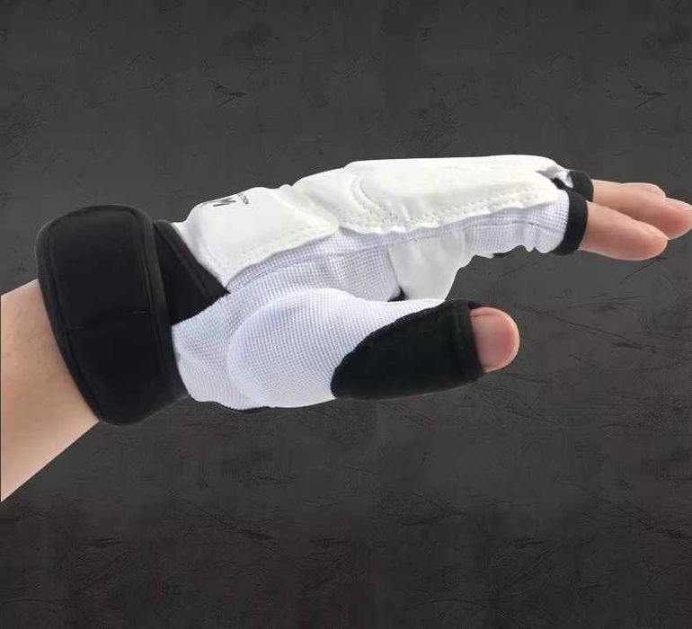 Rękawice bokserskie do taekwondo, MMA, muay thai. r. M.
