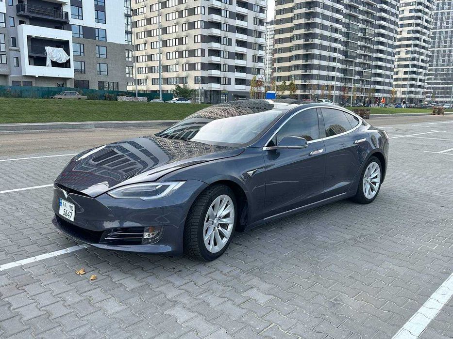 Оренда Tesla S під таксі Premium Uber Black