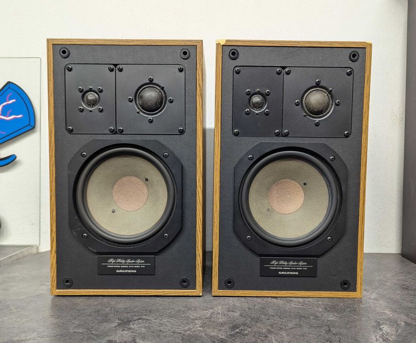 GRUNDIG Box 660a. 3-х смугова полична акустика.