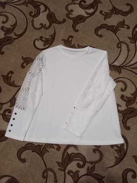 Світер білий святковий