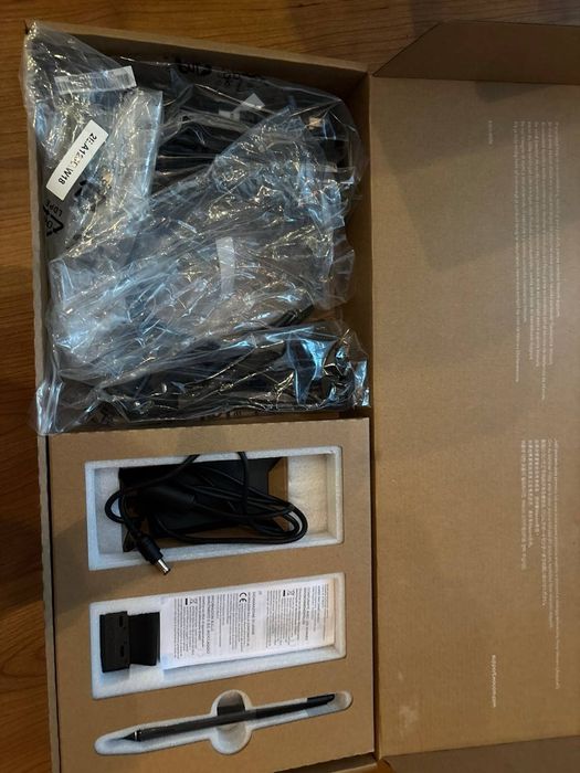Графічний монітор Wacom Cintiq 22