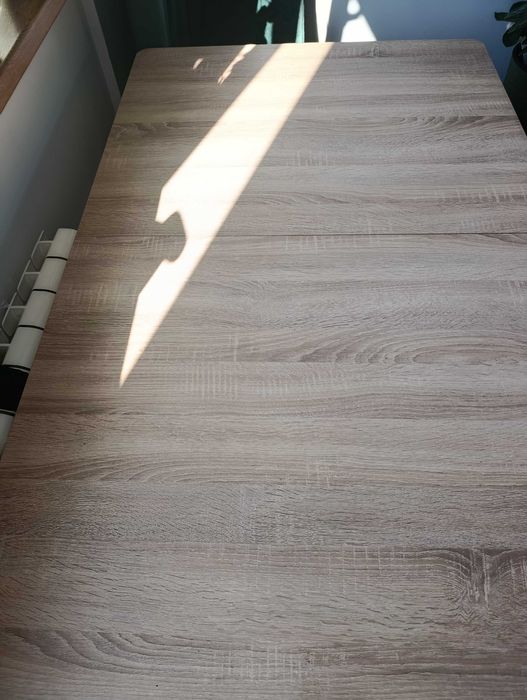 Rozkładany stół do salonu/ jadalni