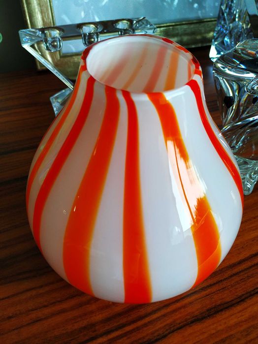 Jarra laranja e branca