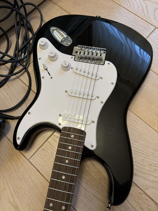 Електрогітара та підсилючал marshall