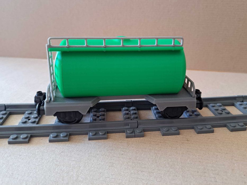 Wagon cysterna do pociągu z klocków