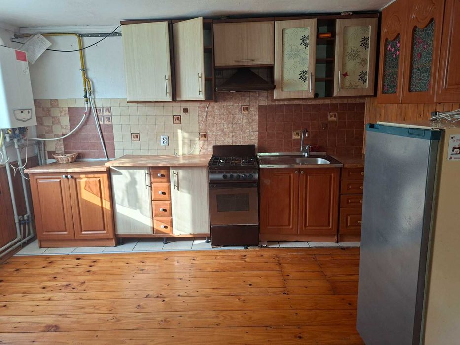 Продам будинок з гаражем, літня кухня, погріб