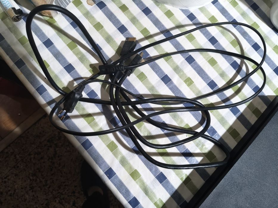 PS4 1 TB para peças mais jogos sem comando