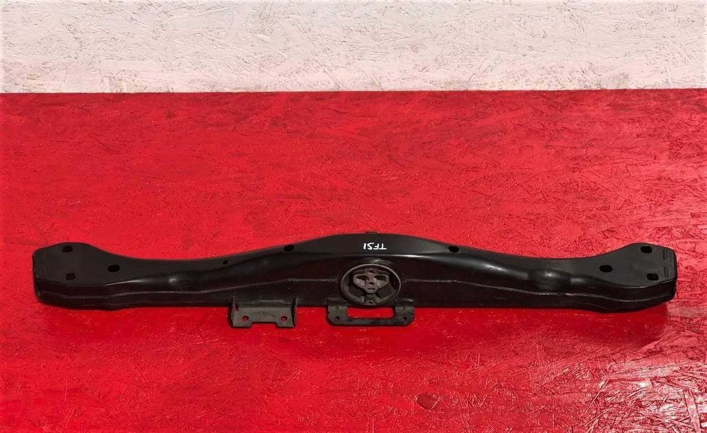 Балка Траверса КПП Audi Q7 Кронштейн Опора АКПП Vw Touareg 7P0399225A