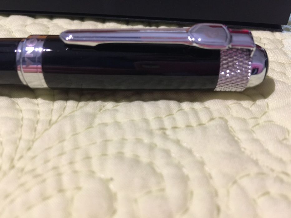 Caneta preta PERONA