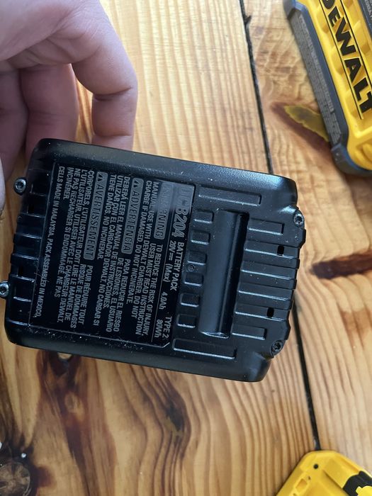Акумулятор DeWalt . DCB204