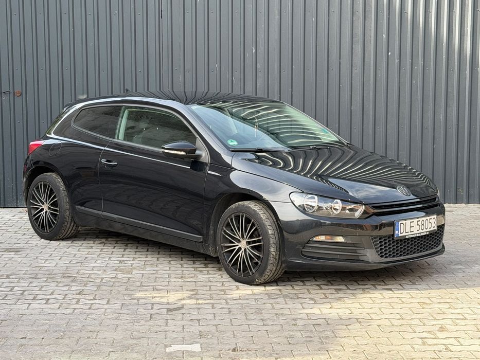 Sprzedam Volkswagena Scirocco z 2011 roku.