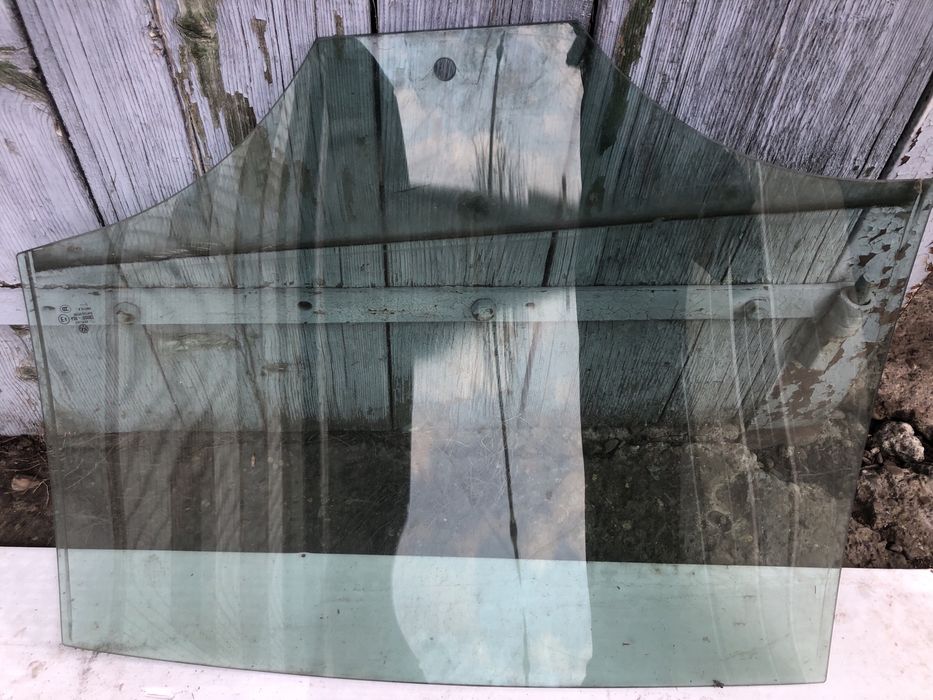 Скло зад і перед праве passat b7