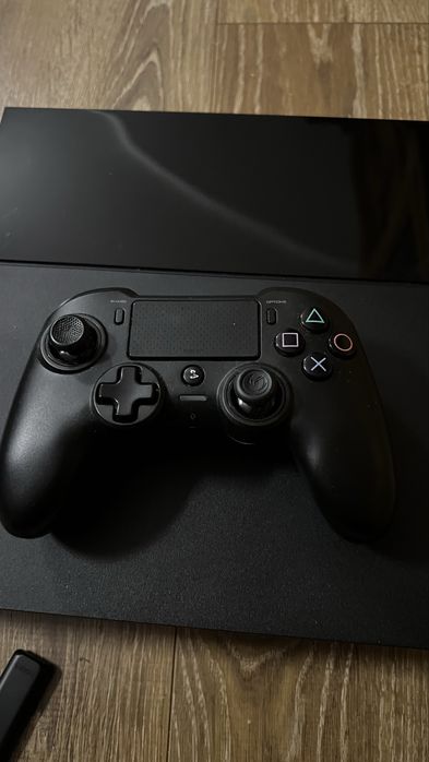 Konsola ps4 + pad i gra
