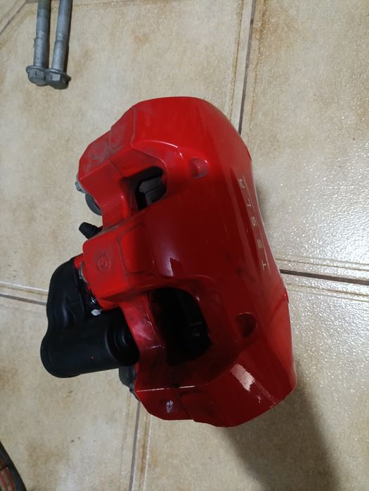 Тормозний супорт задній Tesla model 3 performance