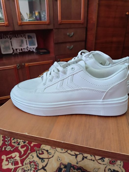 Продам мокасины женские 39 новые