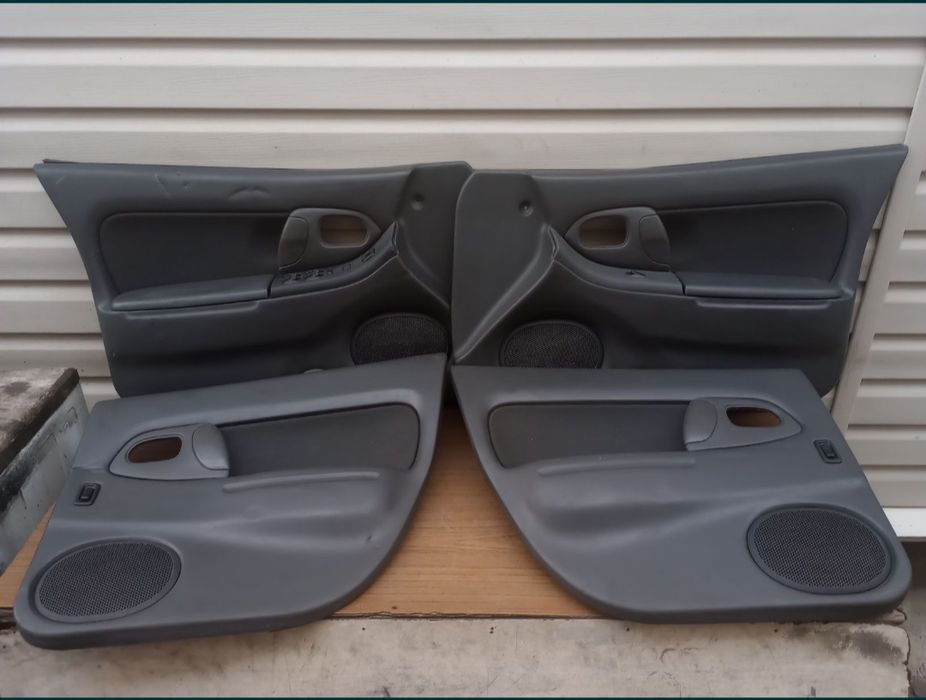 Дверна карта/обшивка дверей  Mazda 323F BA /Omega b