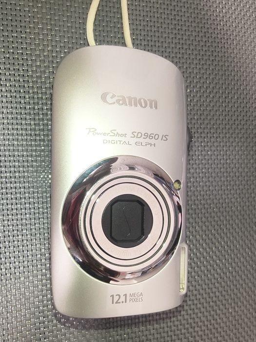 Цифровая фотокамера Canon PowerShot SD960 IS-12.1 MP ELPH серебристого