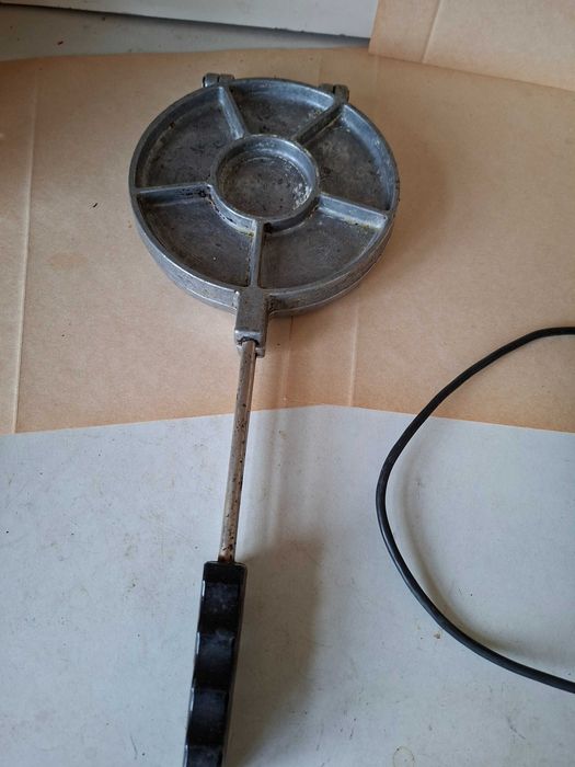 Вафельница орешница.