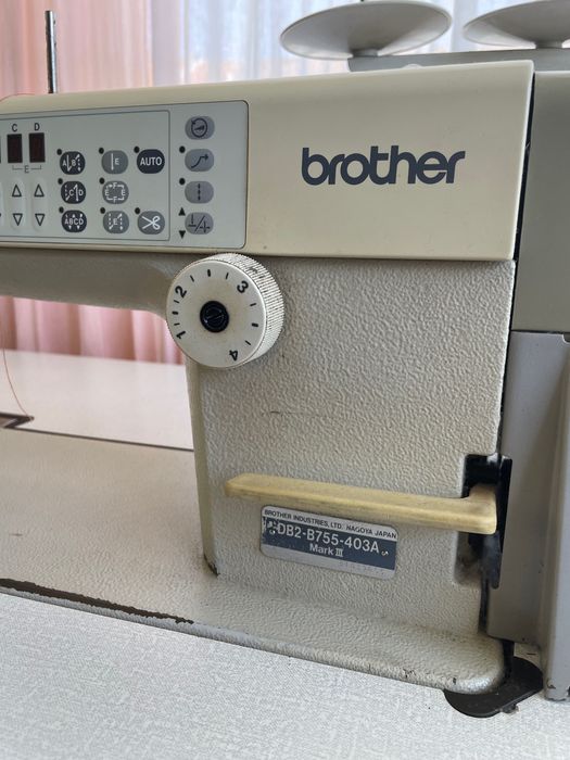 Máquina de Costura Industrial Brother DB2-B755-403A