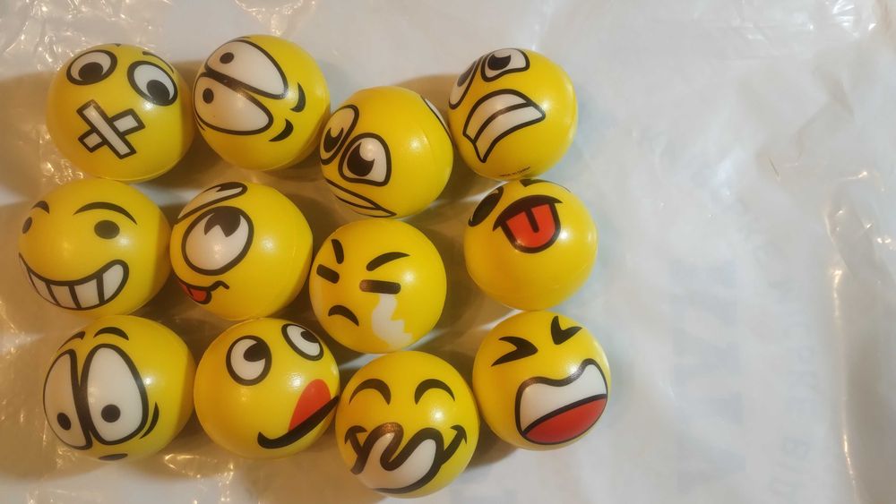 М"ячі фомові, м"які - антістрес емодзі