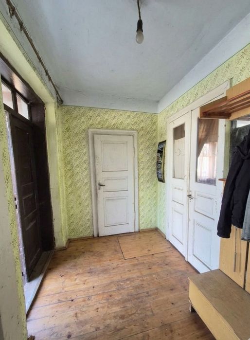 Будинок з земельною ділянкою