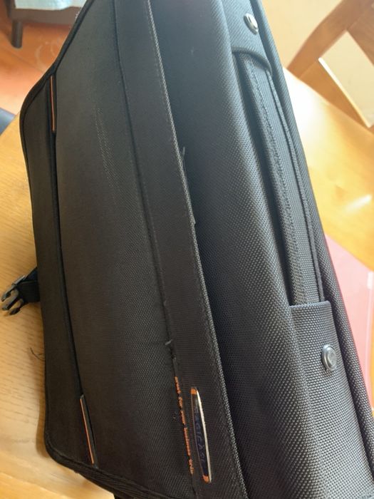 Mala para documentos e portátil