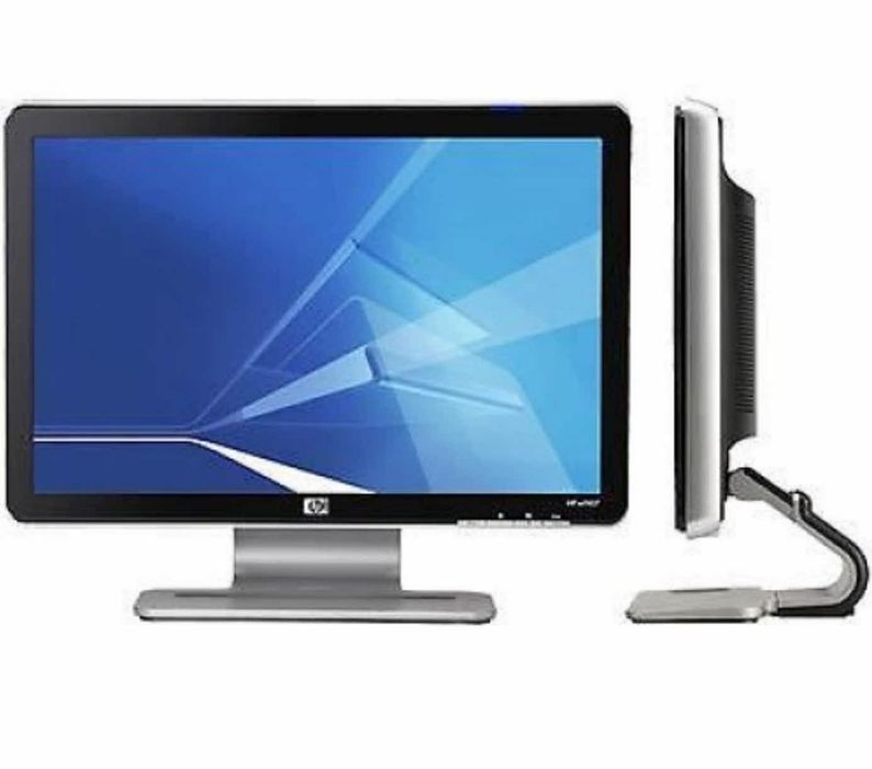 Computador com monitor e teclado