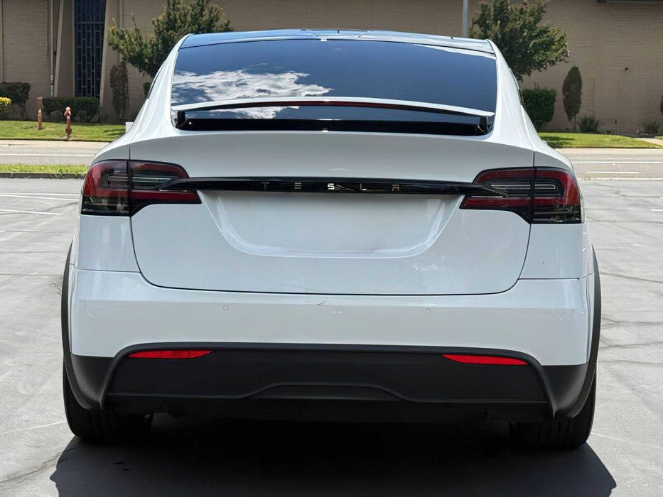 Tesla Model X Plaid      2022